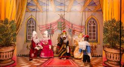 Wooden Puppet Theatre Classic with lighting + 6 Puppets