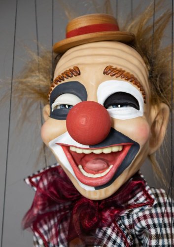 Clown with blinking eyes